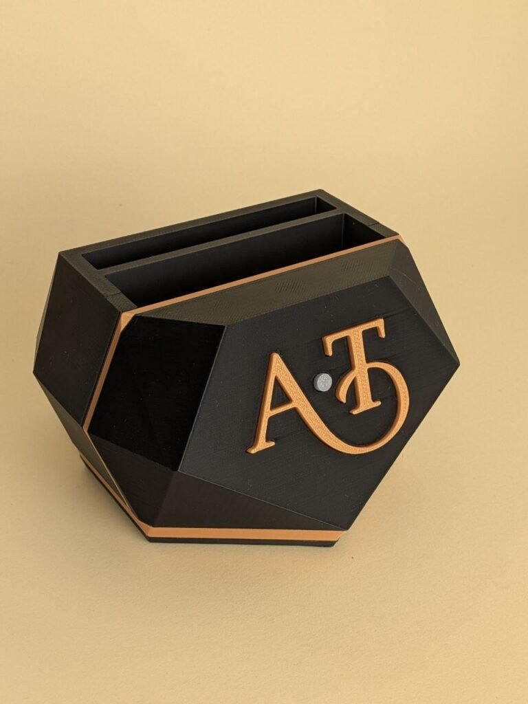 Portabiglietti personalizzato nero a faccette con monogramma color rame e due fessure