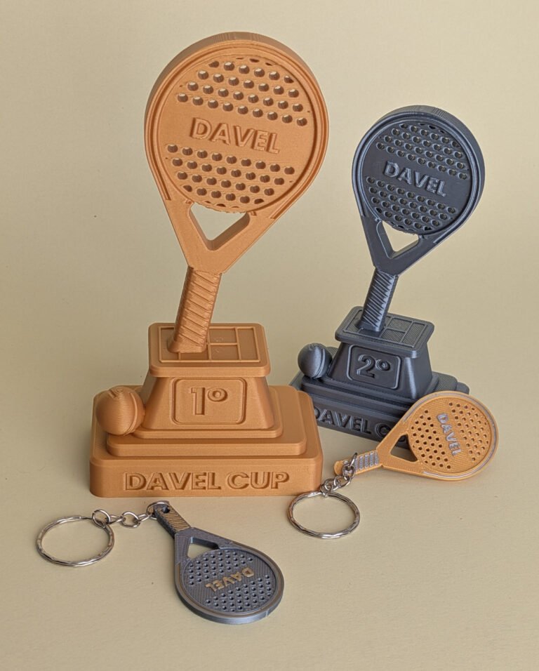 Trofei padel personalizzati oro e argento, primo e secondo posto, con portachiavi racchetta bicolore